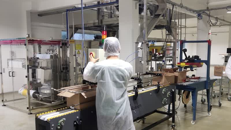 Linha de embalagem em indústria de alimentos atendida pelo OEEKIT